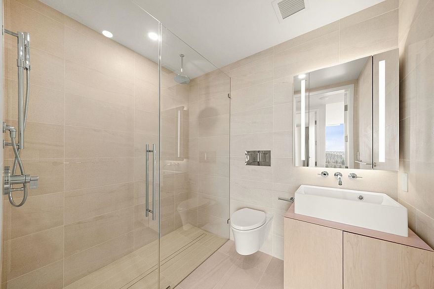 2004 1568 Alberni Street