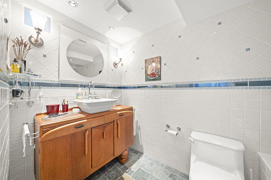 402 1575 Beach Avenue