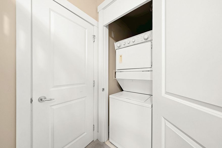 218 2083 W 33 Avenue