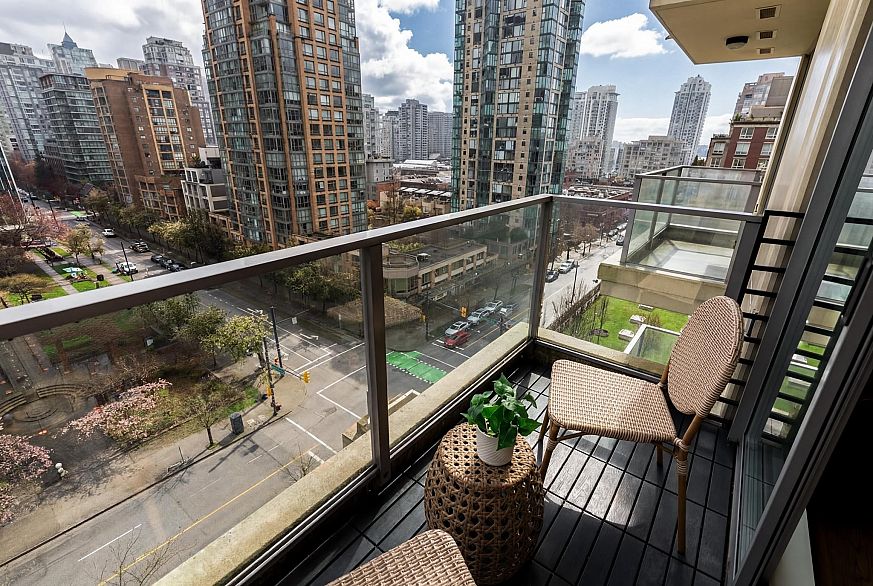 1102 1225 Richards Street