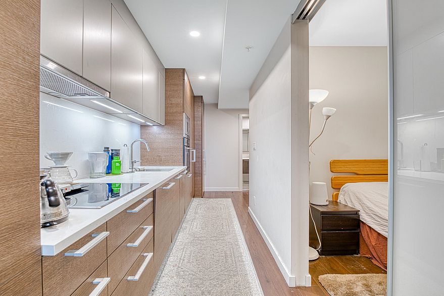 1806 285 E 10th Avenue