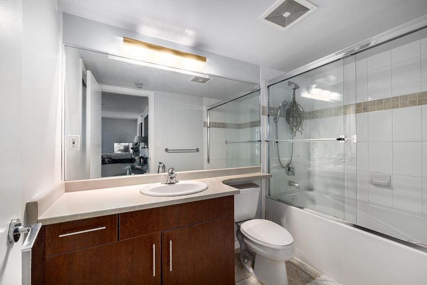 1002 120 Milross Avenue