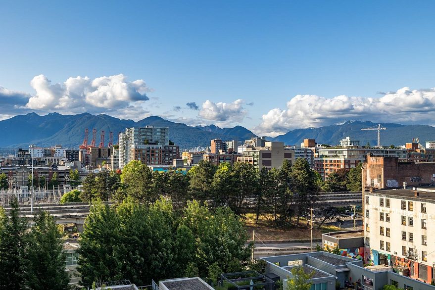 1002 120 Milross Avenue