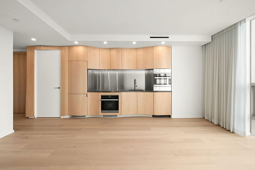 2004 1568 Alberni Street