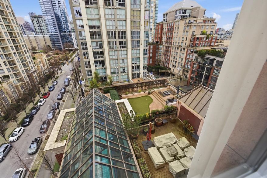 1102 1280 Richards Street