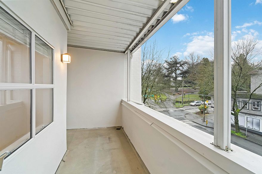 307 2928 Commercial Drive