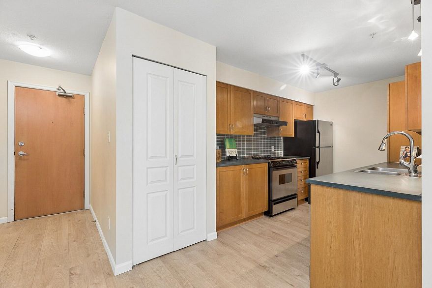 211 2161 W 12th Avenue