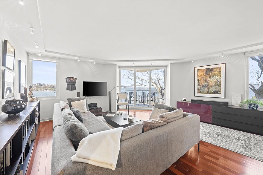 402 1575 Beach Avenue