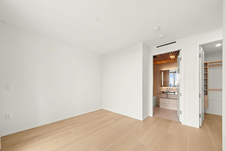 2004 1568 Alberni Street