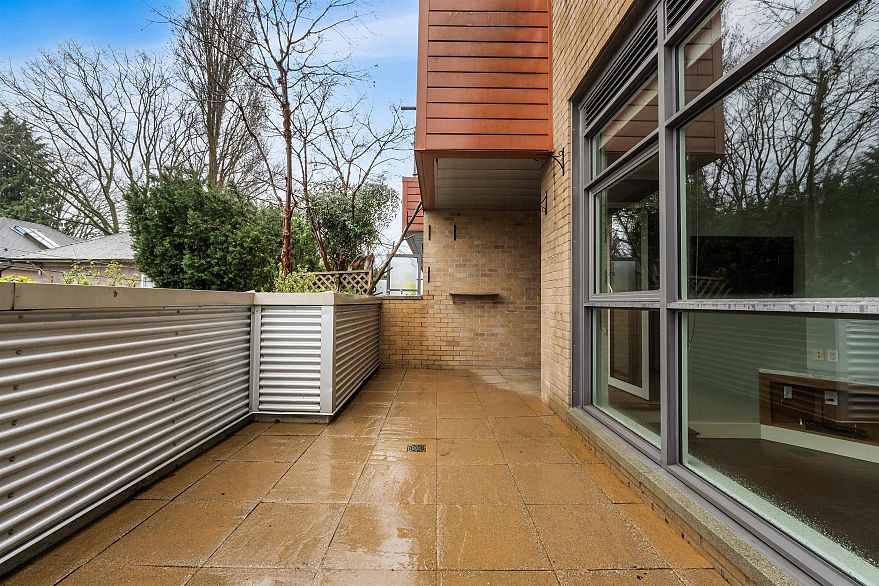 208 2250 Commercial Drive