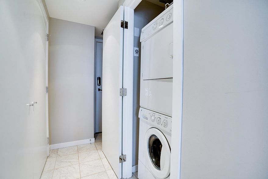 3105 833 Seymour Street