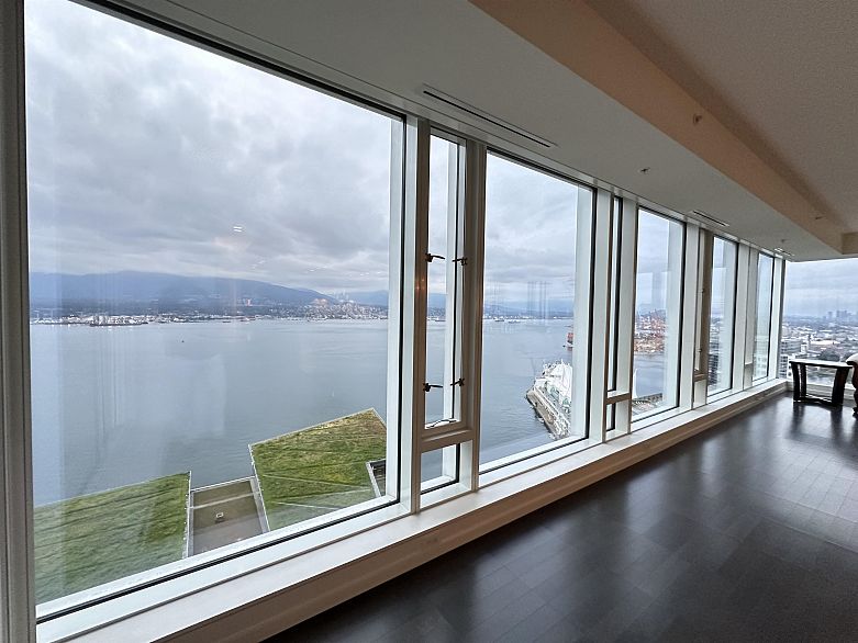 3301 1011 W Cordova Street