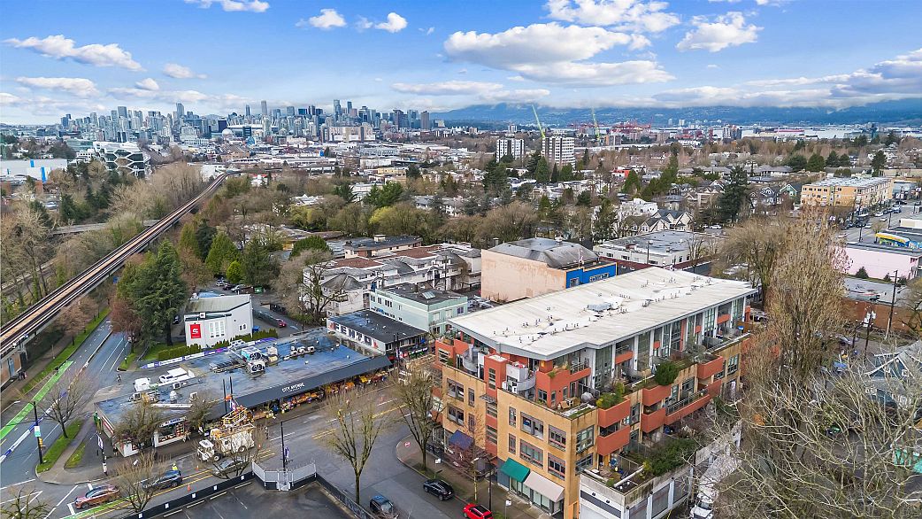 208 2250 Commercial Drive