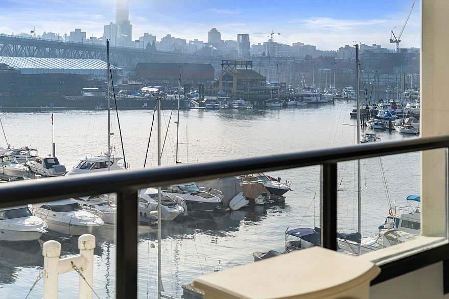 302 1008 Beach Avenue