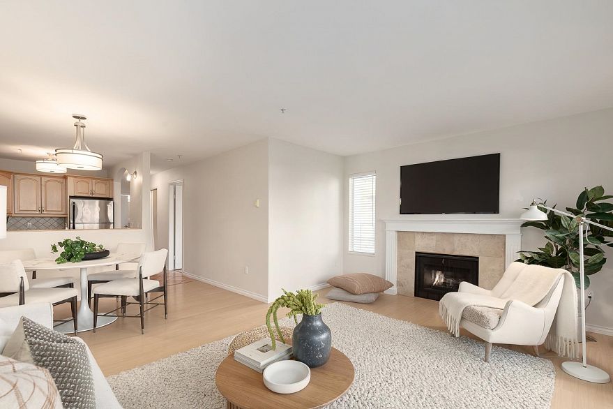 203 876 W 14th Avenue