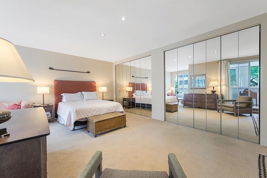 302 2015 Beach Avenue