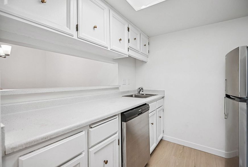 408 2320 W 40th Avenue