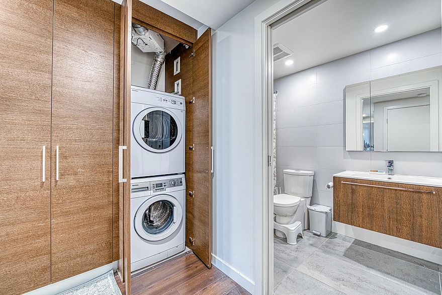 1806 285 E 10th Avenue