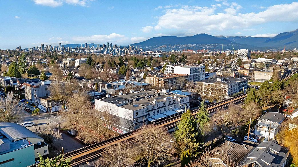 309 2928 Commercial Drive