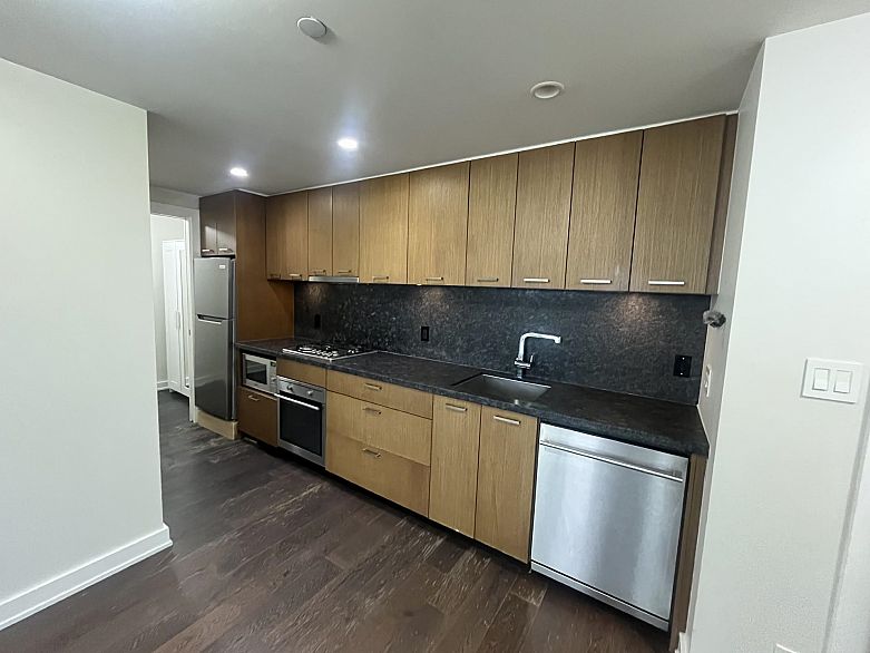 2806 1372 Seymour Street