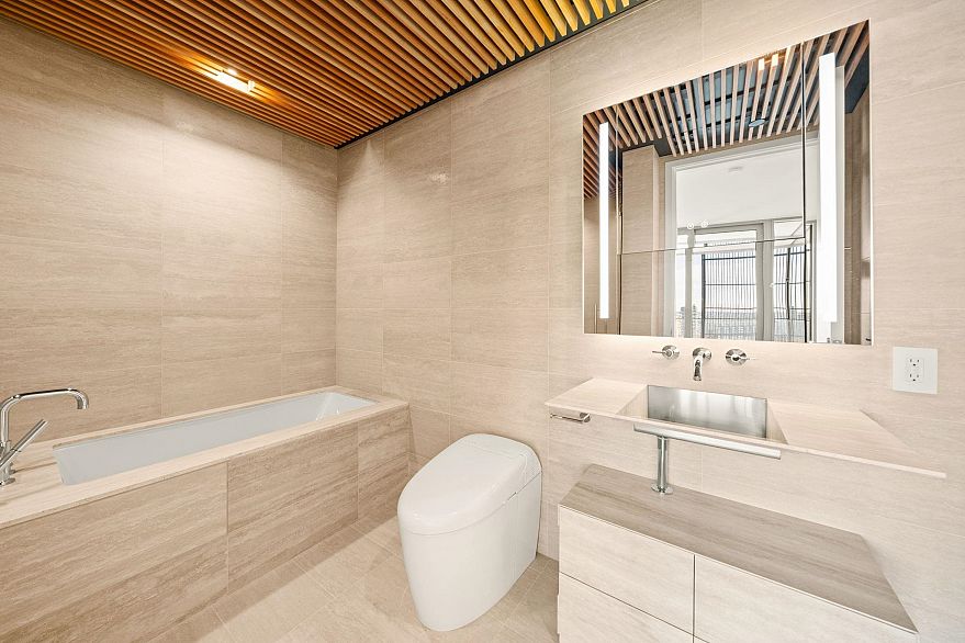 2004 1568 Alberni Street