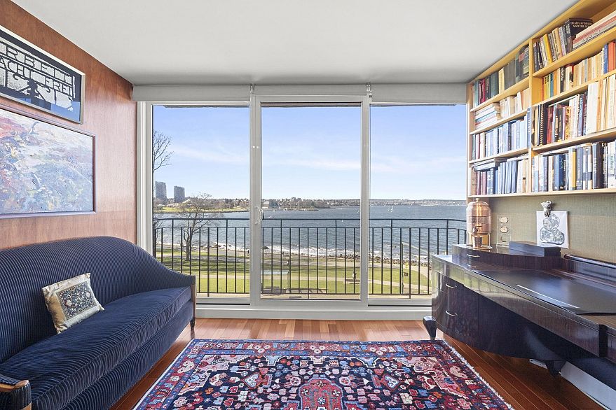 402 1575 Beach Avenue