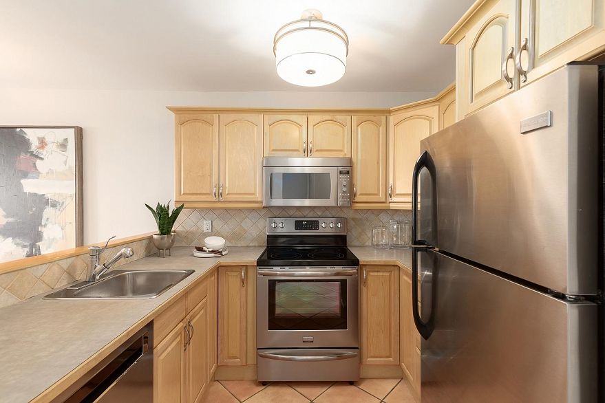 203 876 W 14th Avenue