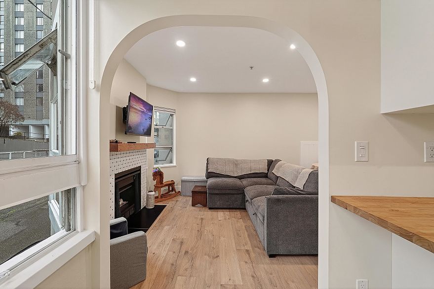 202 1280 Nicola Street