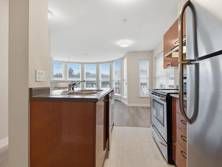 206 1688 E 8th Avenue