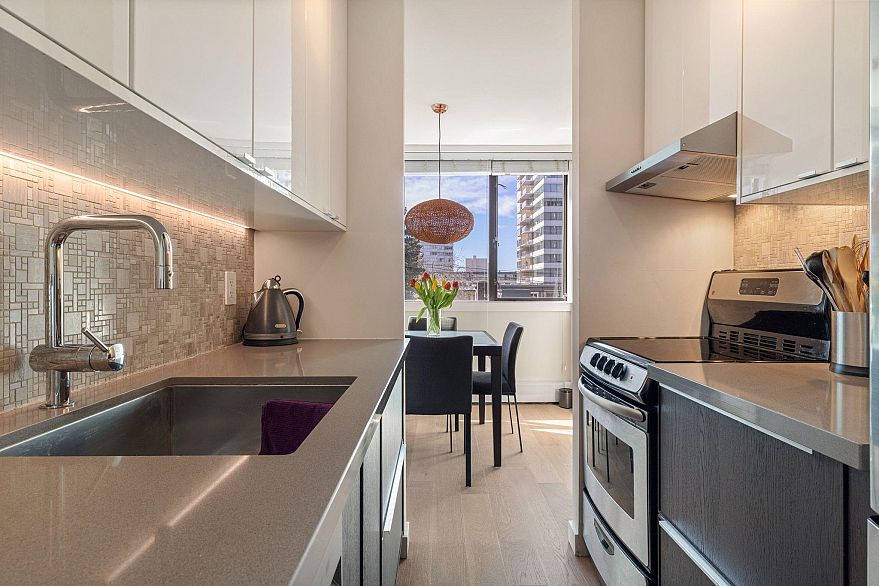 406 1740 Comox Street