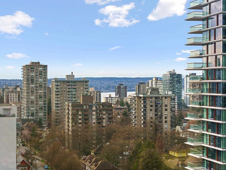 1601 738 Broughton Street