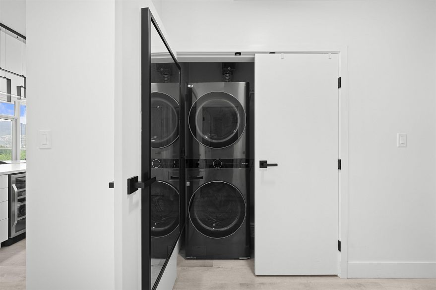 2201 1189 Melville Street