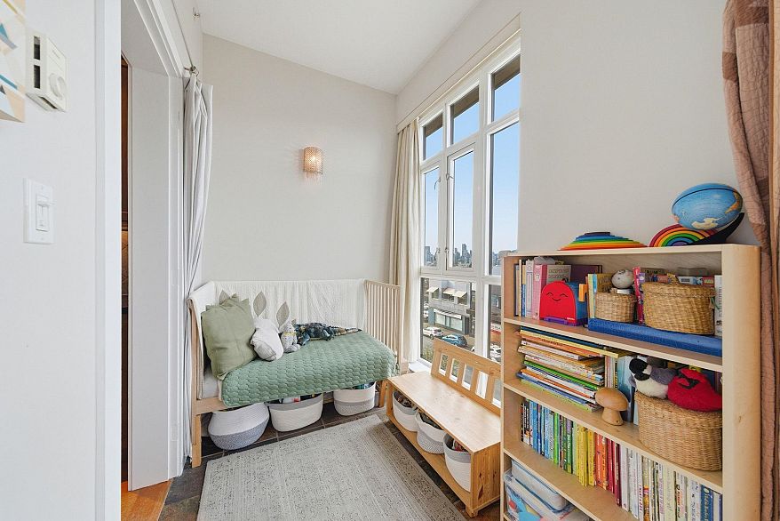 210 2515 Ontario Street