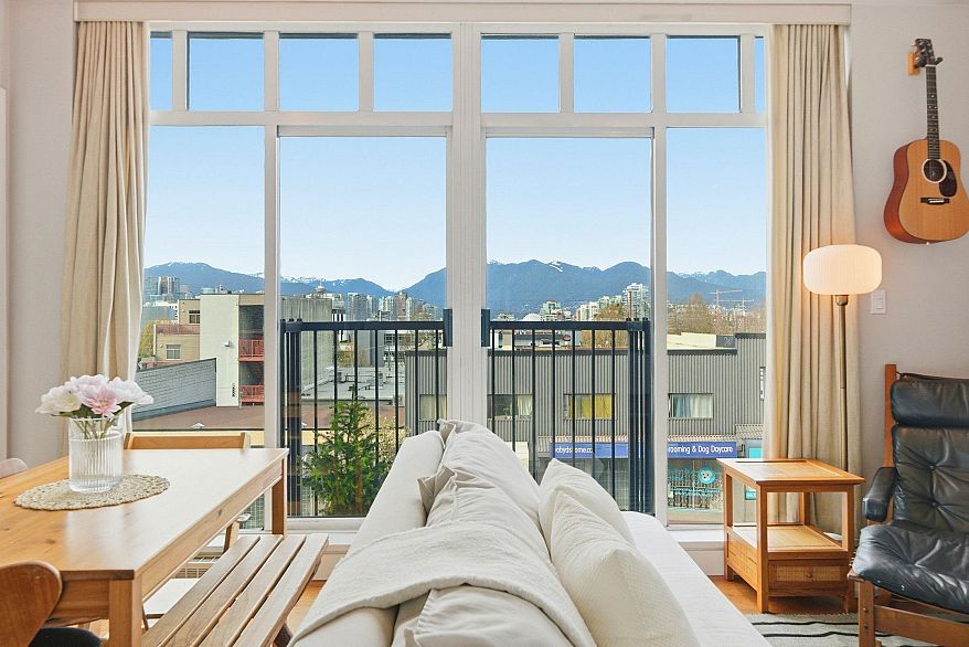 210 2515 Ontario Street