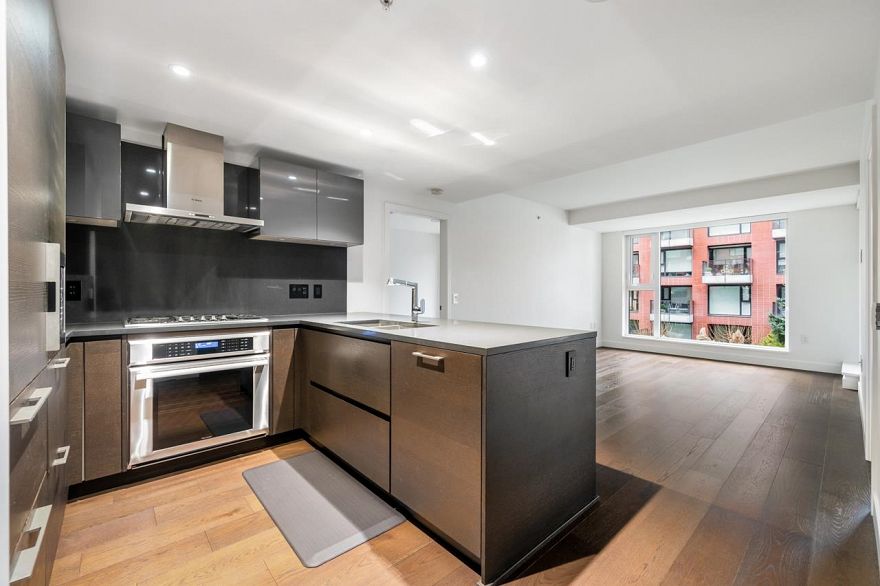 203 1561 W 57th Avenue