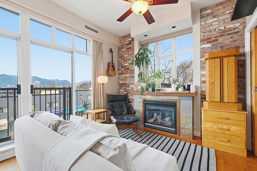 210 2515 Ontario Street