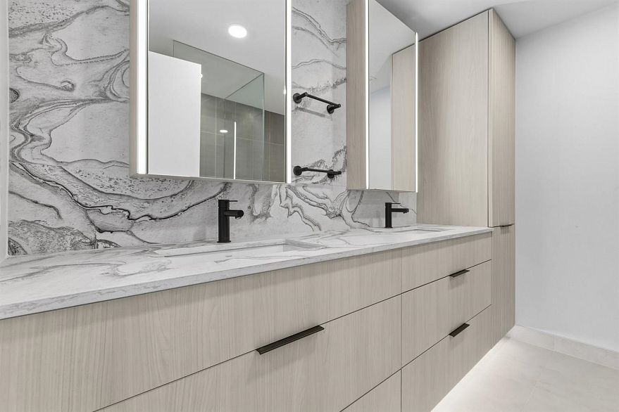 201 3590 W 39th Avenue