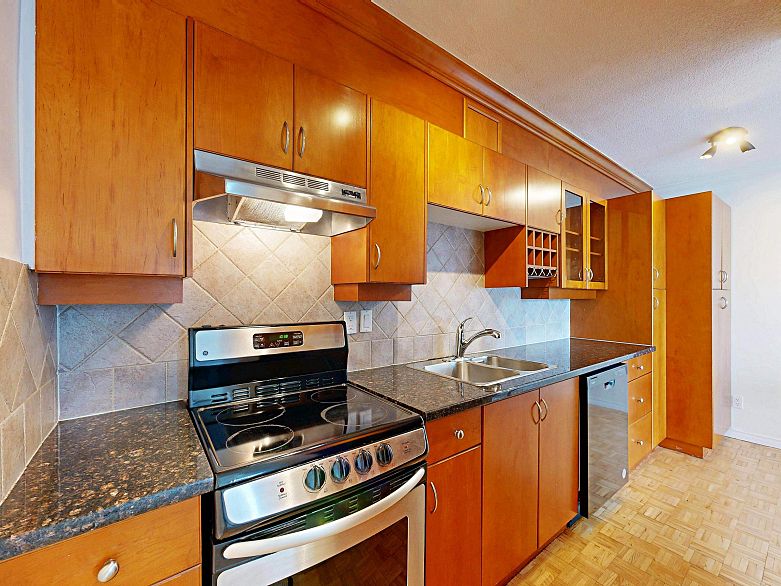 906 2370 W 2nd Avenue