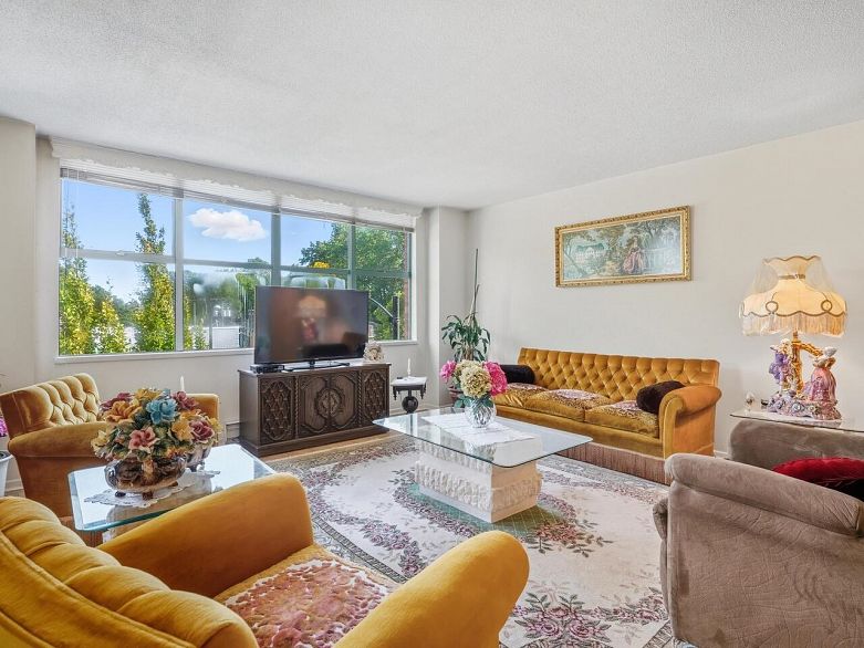 412 518 W 14th Avenue