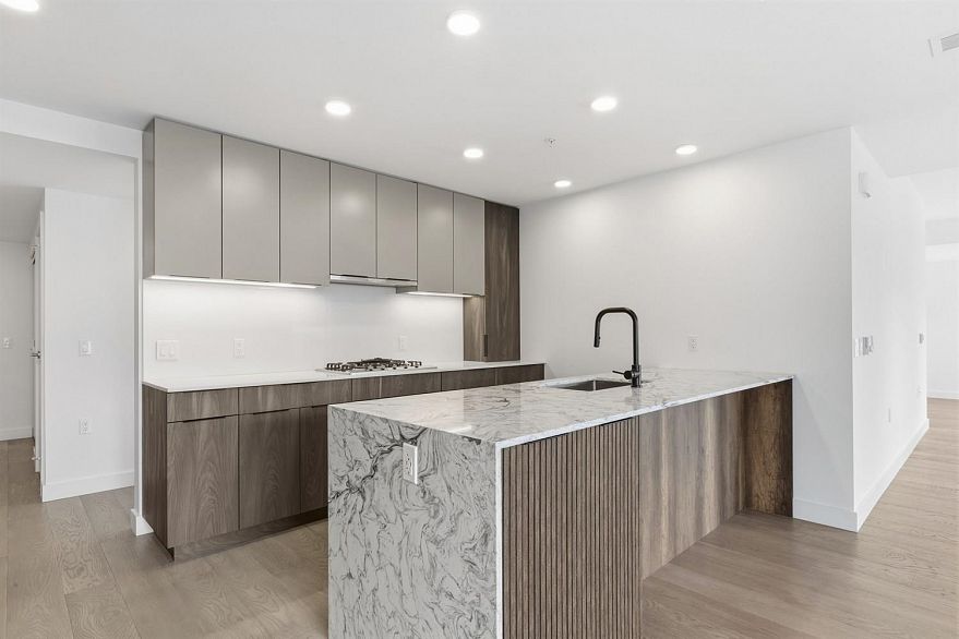 309 3590 W 39th Avenue