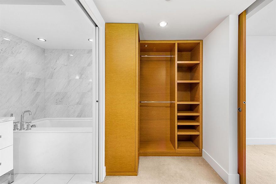 2301 667 Howe Street