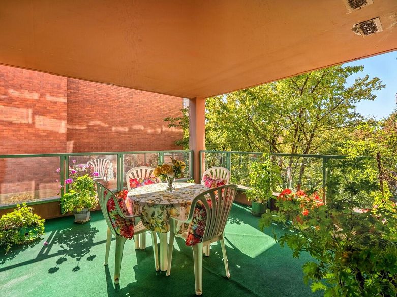 412 518 W 14th Avenue