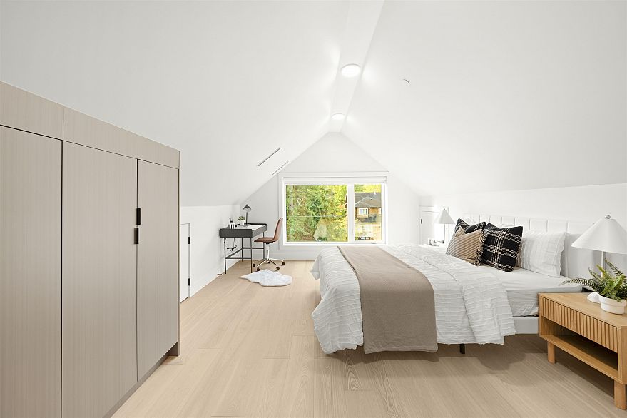 2 3466 W 22nd Avenue