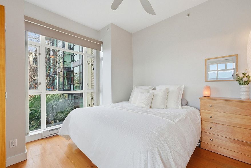 210 2515 Ontario Street