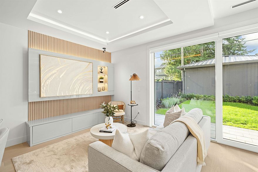 2 3466 W 22nd Avenue