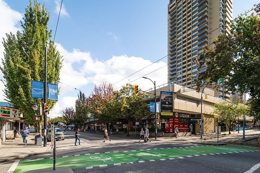 406 1740 Comox Street