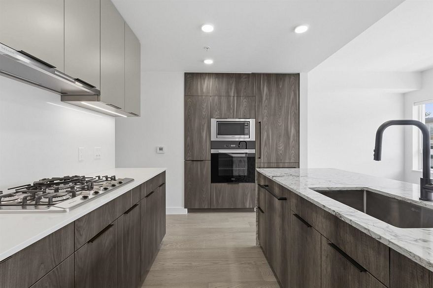 306 3590 W 39th Avenue