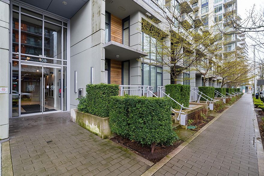 1001 108 W 1st Avenue