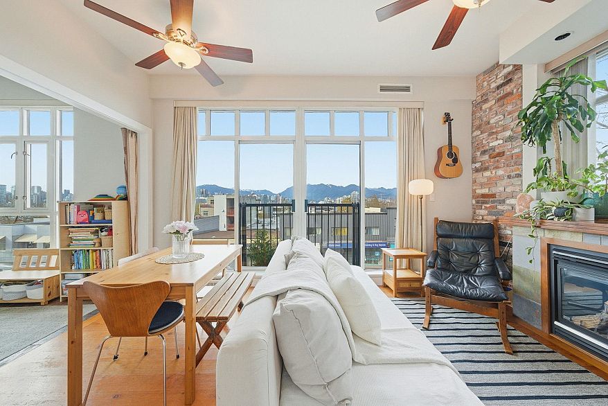 210 2515 Ontario Street