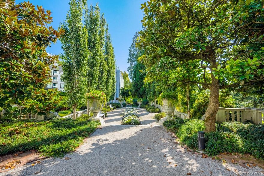 203 1561 W 57th Avenue